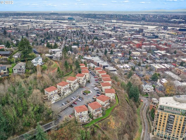 222 Nw UPTOWN Ter, Portland, OR 97210