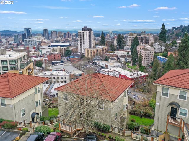 222 Nw UPTOWN Ter, Portland, OR 97210
