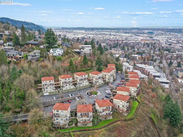 222 Nw UPTOWN Ter, Portland, OR 97210