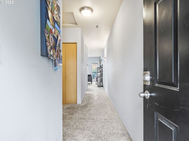 222 Nw UPTOWN Ter, Portland, OR 97210