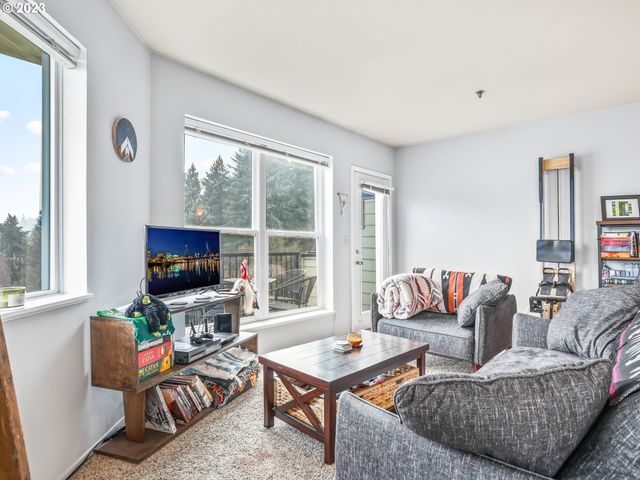 222 Nw UPTOWN Ter, Portland, OR 97210