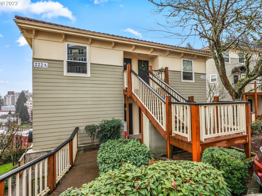 222 Nw UPTOWN Ter, Portland, OR 97210