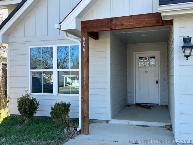 606 N 9 Street, Collinsville, OK 74021