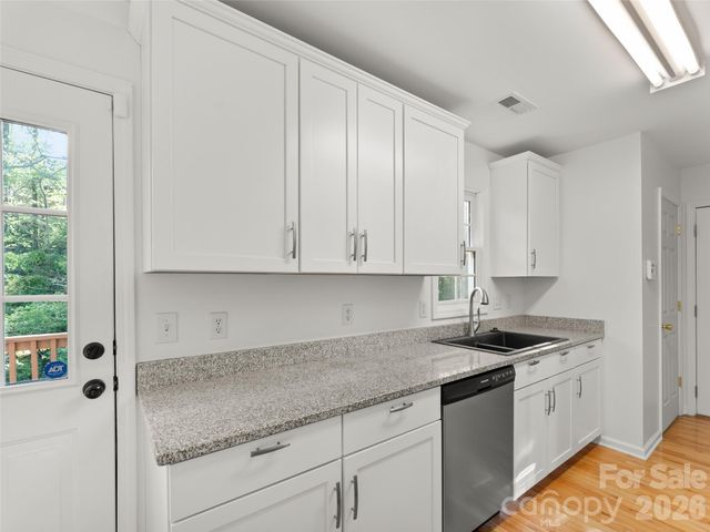 13 Castle Street, Asheville, NC 28803