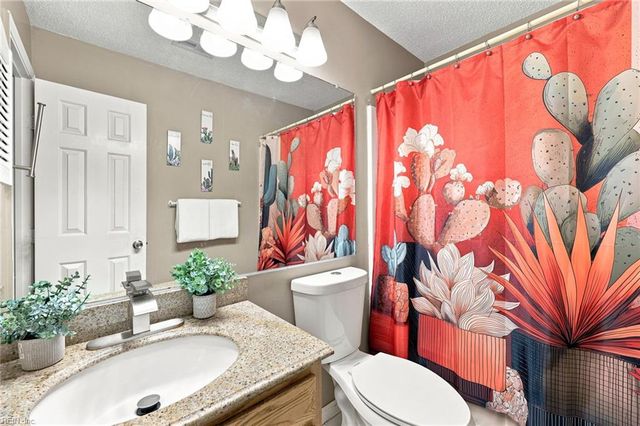 205 Hunt Club RN S, Newport News, VA 23608