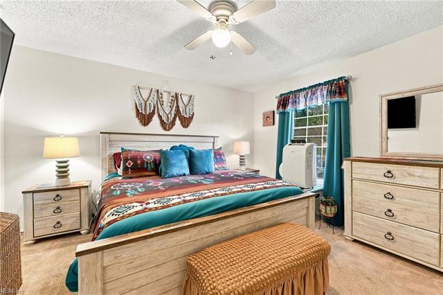 205 Hunt Club RN S, Newport News, VA 23608