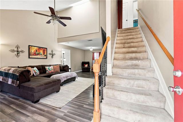 205 Hunt Club RN S, Newport News, VA 23608