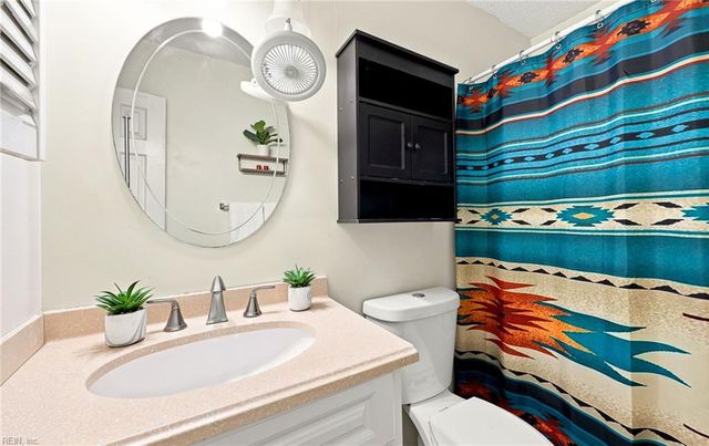 205 Hunt Club RN S, Newport News, VA 23608