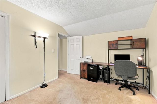 205 Hunt Club RN S, Newport News, VA 23608