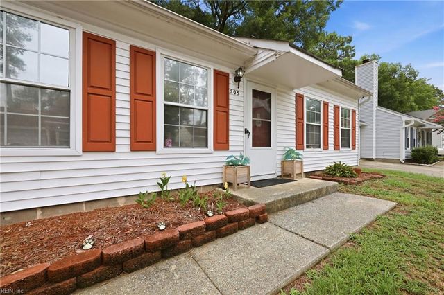 205 Hunt Club RN S, Newport News, VA 23608