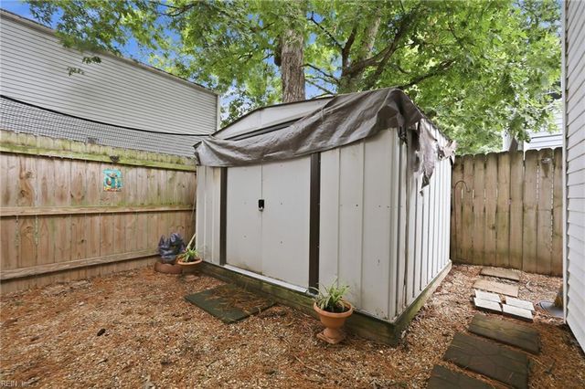 205 Hunt Club RN S, Newport News, VA 23608