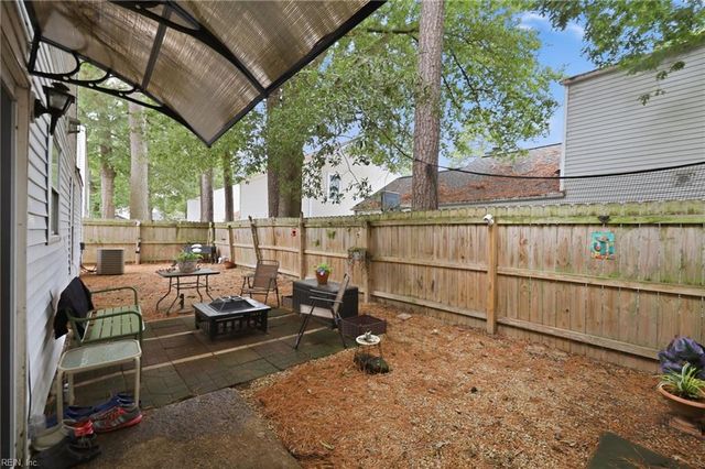 205 Hunt Club RN S, Newport News, VA 23608