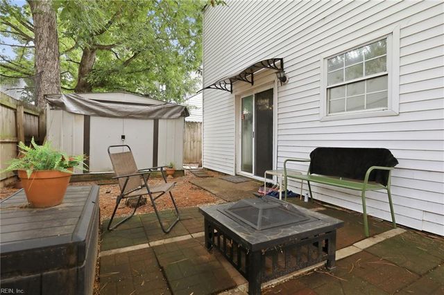 205 Hunt Club RN S, Newport News, VA 23608