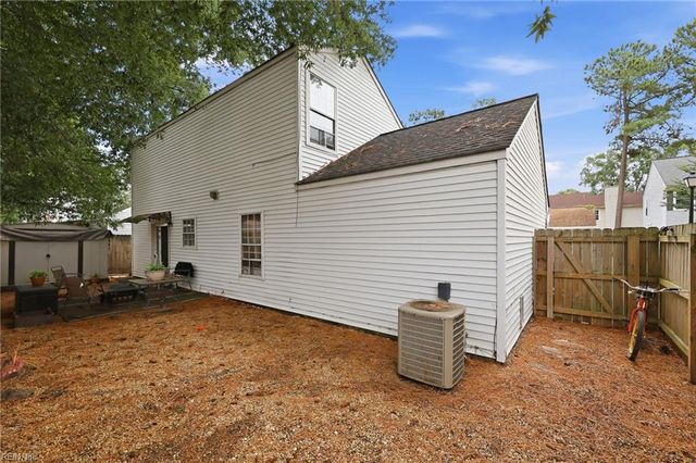 205 Hunt Club RN S, Newport News, VA 23608