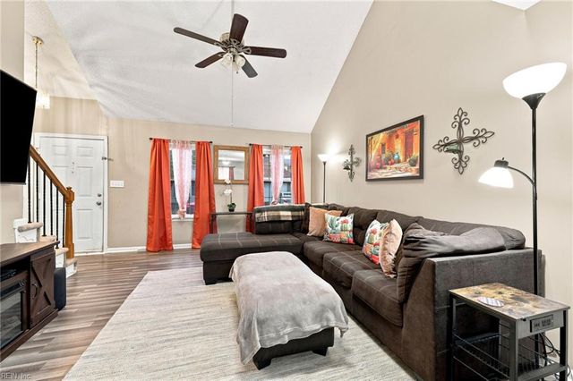 205 Hunt Club RN S, Newport News, VA 23608