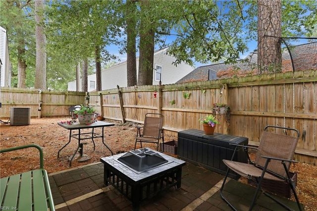 205 Hunt Club RN S, Newport News, VA 23608