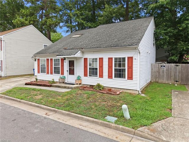 205 Hunt Club RN S, Newport News, VA 23608