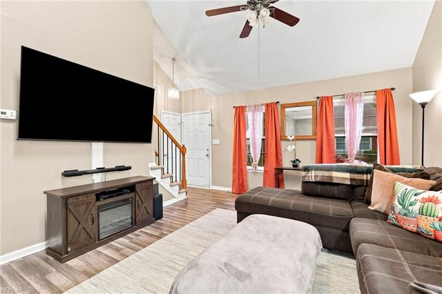 205 Hunt Club RN S, Newport News, VA 23608
