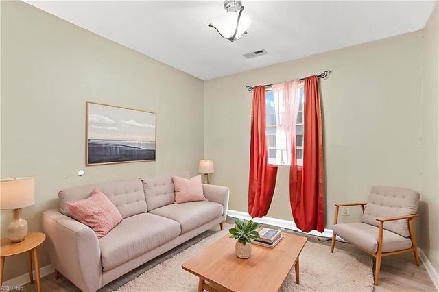 205 Hunt Club RN S, Newport News, VA 23608
