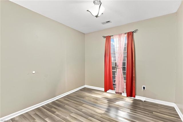 205 Hunt Club RN S, Newport News, VA 23608