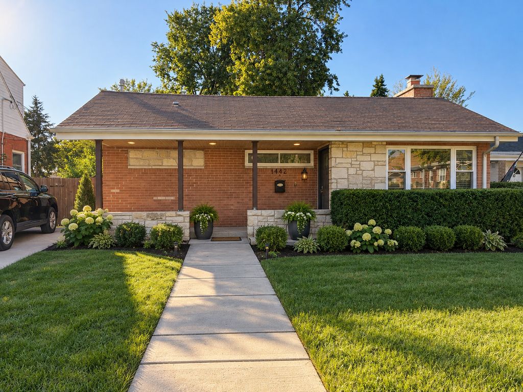 1442 Suffolk Avenue, Westchester, IL 60154 — exterior