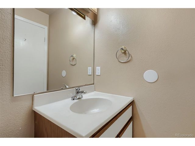 10223 E Peakview Ave, Englewood, CO 80111