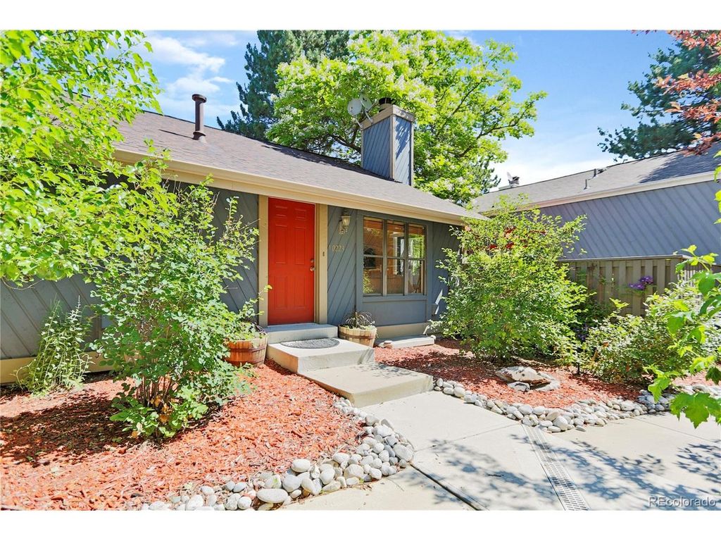10223 E Peakview Ave, Englewood, CO 80111
