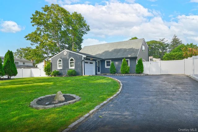 25 Rosanne Court, Nesconset, NY 11767