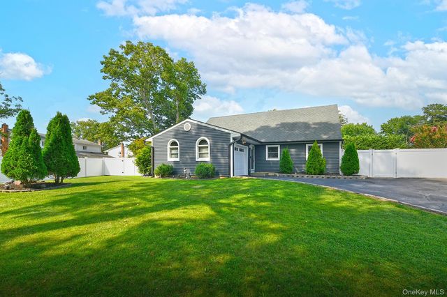 25 Rosanne Court, Nesconset, NY 11767