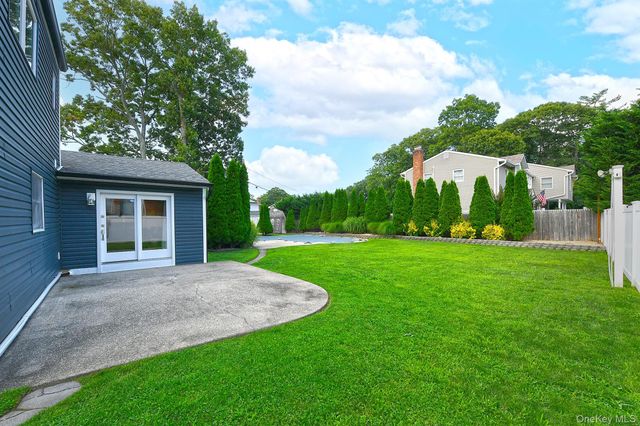 25 Rosanne Court, Nesconset, NY 11767