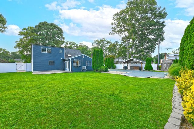 25 Rosanne Court, Nesconset, NY 11767