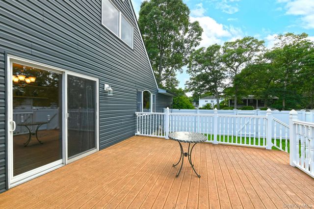 25 Rosanne Court, Nesconset, NY 11767