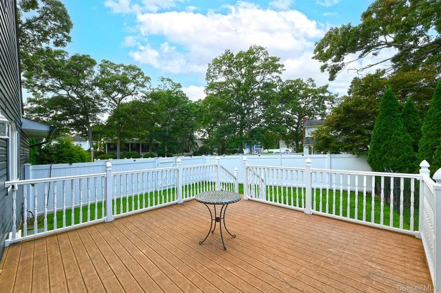 25 Rosanne Court, Nesconset, NY 11767