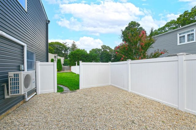25 Rosanne Court, Nesconset, NY 11767