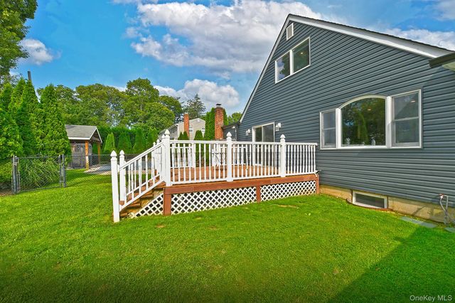 25 Rosanne Court, Nesconset, NY 11767