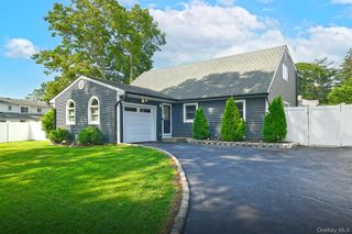 25 Rosanne Court, Nesconset, NY 11767