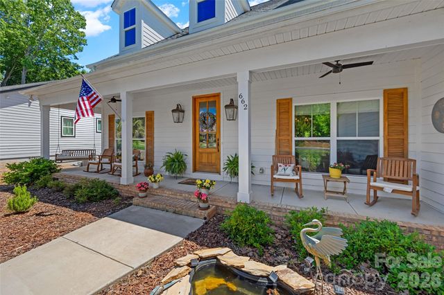 662 Sandbar Point, Lake Wylie, SC 29710