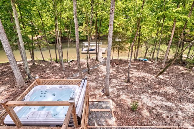 662 Sandbar Point, Lake Wylie, SC 29710