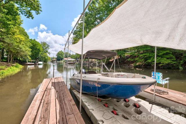 662 Sandbar Point, Lake Wylie, SC 29710