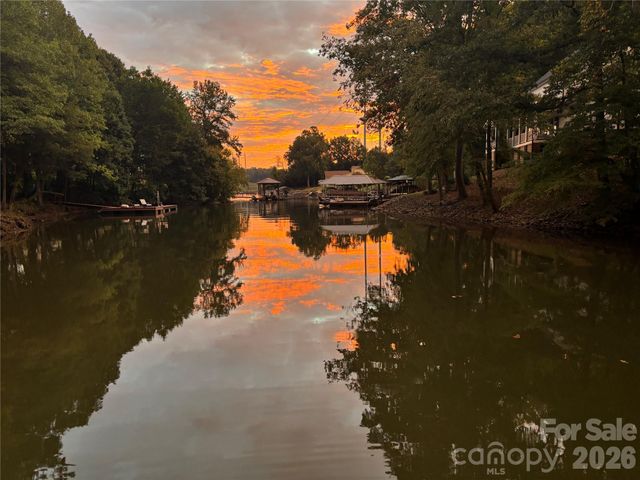 662 Sandbar Point, Lake Wylie, SC 29710