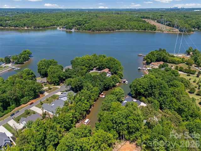 662 Sandbar Point, Lake Wylie, SC 29710