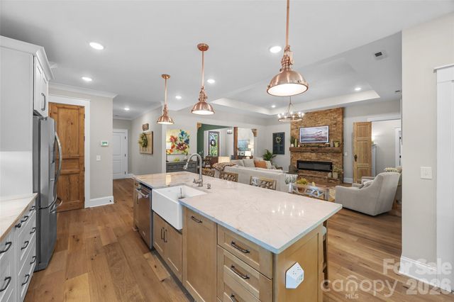 662 Sandbar Point, Lake Wylie, SC 29710