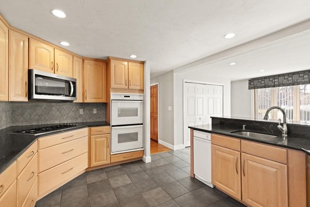 102 Chisholm Rd, Stoughton, MA 02072