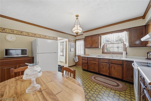 687 Lockwood Road, Barberton, OH 44203