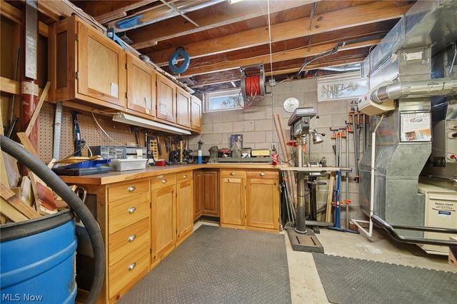 687 Lockwood Road, Barberton, OH 44203