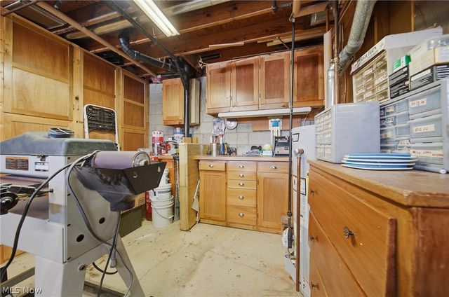 687 Lockwood Road, Barberton, OH 44203