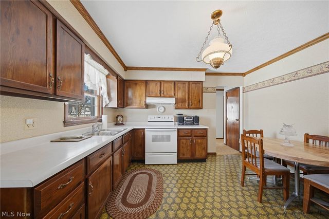 687 Lockwood Road, Barberton, OH 44203