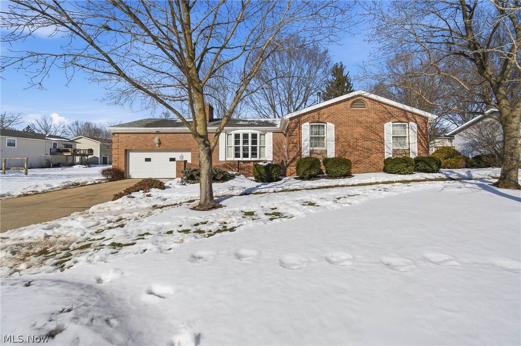 687 Lockwood Road, Barberton, OH 44203