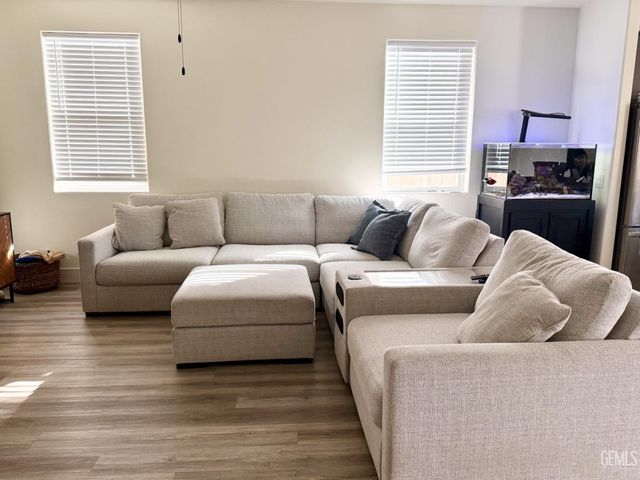 10213 Argi River Avenue, Bakersfield, CA 93311