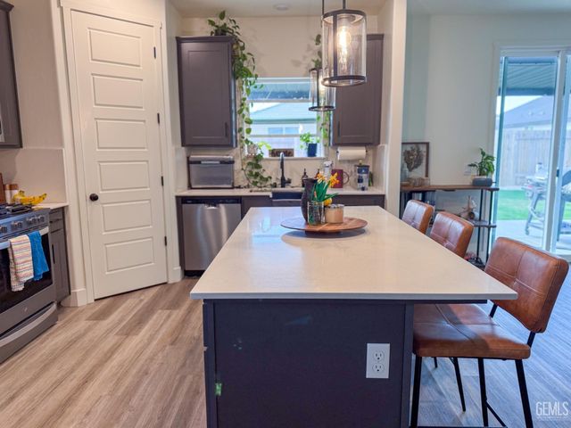 10213 Argi River Avenue, Bakersfield, CA 93311